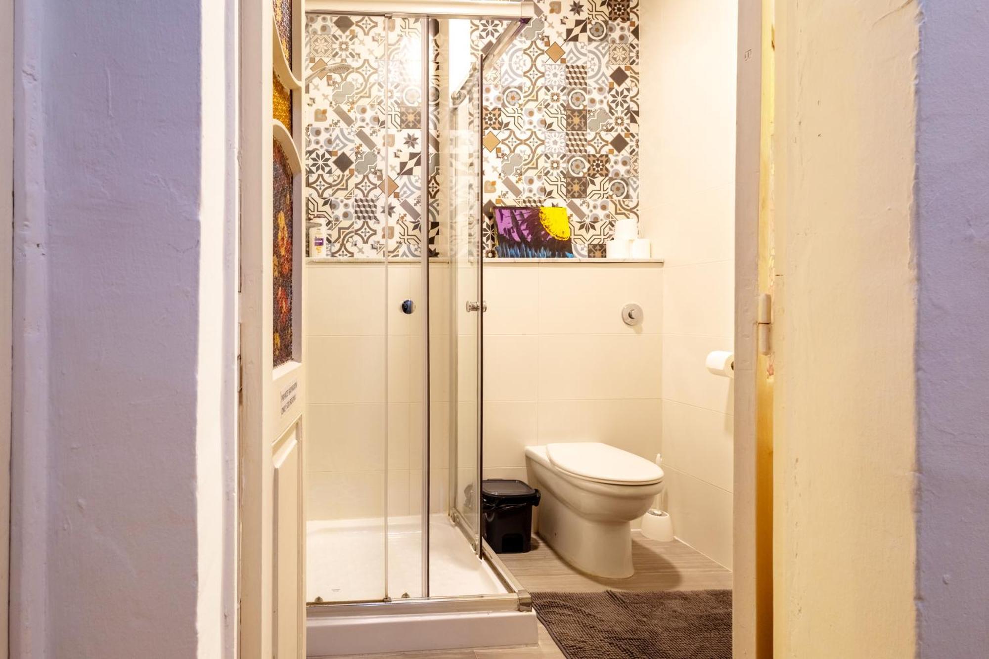 Quiet Twin Room With Private Bathroom, Not Ensuite Sliema Eksteriør billede